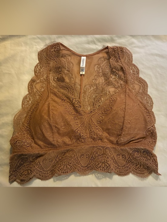 Zenana Outfitters Other - Zenana Outfitters Lace Bralette Crop Top in Tan (Peachy)